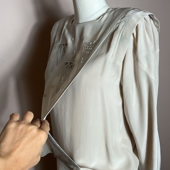 Dynasty Beige Silk Embroidered Cut Out Design Back Button Down Blouse size 4* - Picture 9 of 15